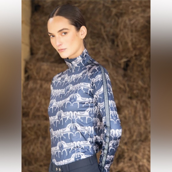 NWOT Rönner Plume Quarter Zip Lightweight in Navy Steed Print Horses - Small - Picture 3 of 13